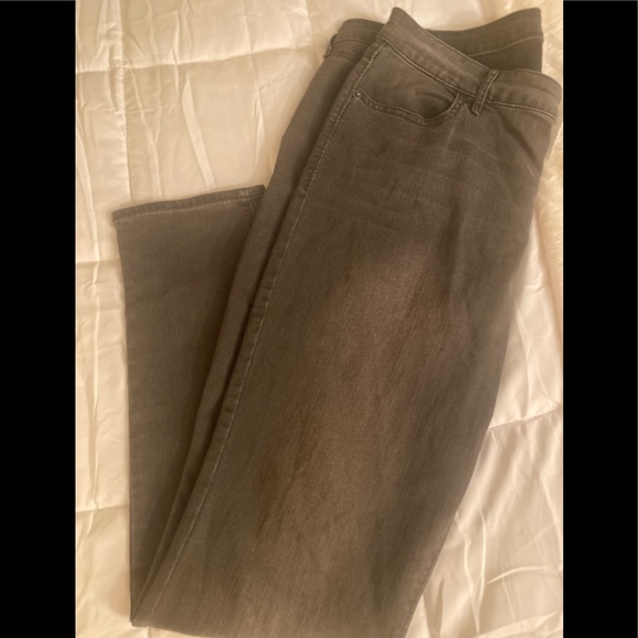 Old Navy Woman’s super skinny jeans - Picture 1 of 3